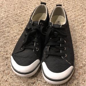 Keen black quilted Elsa sneakers